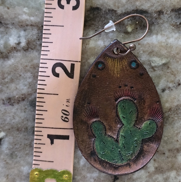 Hand tool and painted leather cactus earrings - Picture 2 of 2